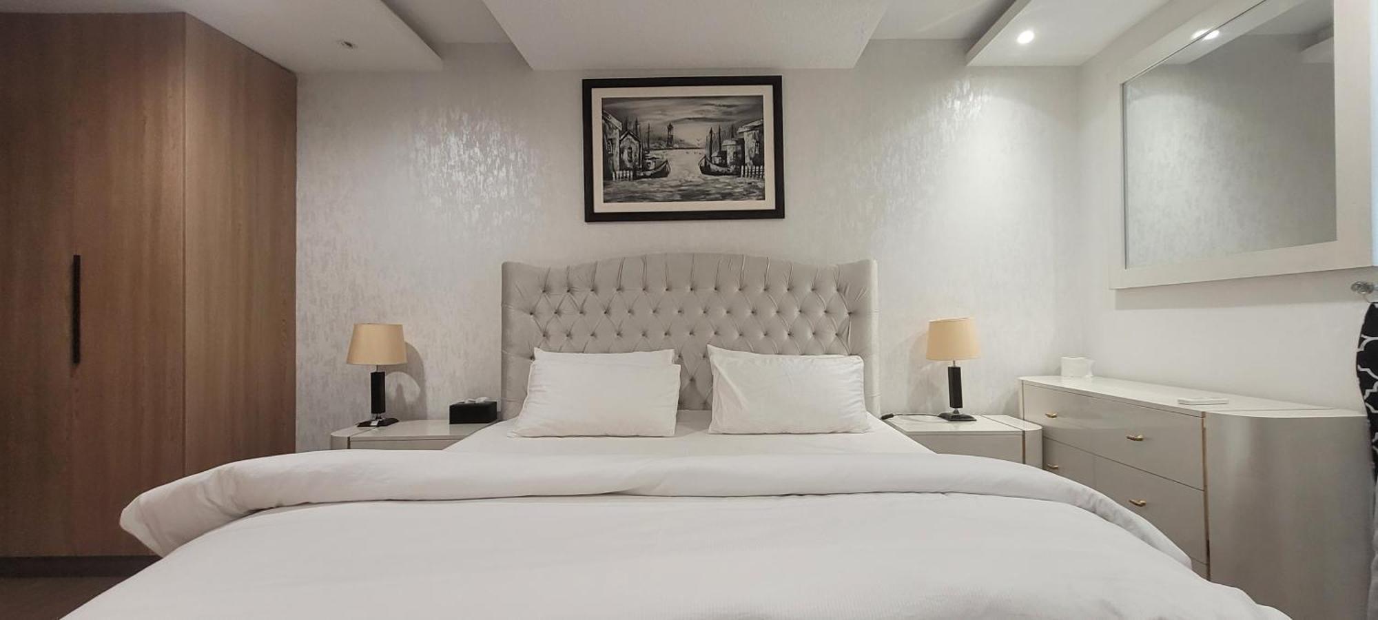 Goldcrest Luxury Apartments Lahore Buitenkant foto